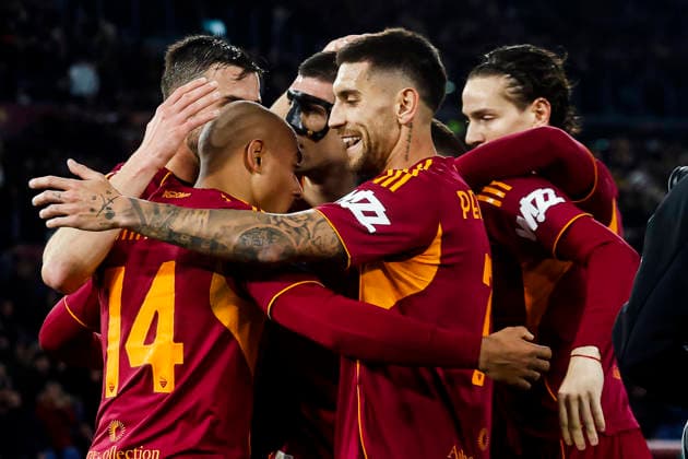 February 9, 2026, Rome, ITALIA ROMA: Roma™s Donyell Malen (L) jubilates with his teammates after scoring the 1-0 goal during the Italian Serie A soccer match AS Roma vs Cagliari Calcio at the Olimpico stadium in Rome, Italy, 09 February 2026. ANSA ANGELO CARCONI. Soccer: Serie A; AS Roma Vs Cagliari Calcio  - ZUMAa110 20260209_zaf_a110_045 Copyright: xAngeloxCarconix