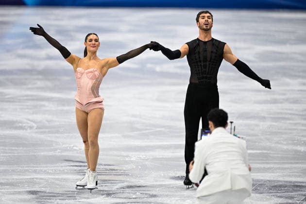 Winter Olympics - Laurence Fournier Beaudry and Guillaume Cizeron At Figure skating, Eiskunstlauf Team Event Ice Dance-Rhythm Dance Laurence Fournier Beaudry and Guillaume Cizeron of Team France compete in the figure skating team event ice dance-rhythm dance during the Milano Cortina 2026 Winter Olympic Games, Olympische Spiele, Olympia, OS at Milano Ice Skating Arena in Milan on February 9, 2026. Photo by JMP ABACAPRESS.COM Milan Italy  Copyright: xJMP ABACAx