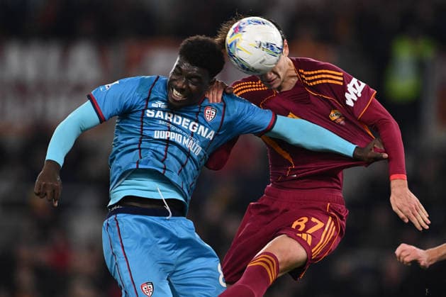 Michel Ndary Adopo of Cagliari Calcio and Daniele Ghilardi of A.S. Roma are in action during in action during the 24th day of the Serie A Championship between A.S. Roma and Cagliari Calcio at the Olympic Stadium on February 9, 2026 in Rome, Italy.  Copyright: xDomenicoxCippitelli IPAxSportx xipa-agency.netx xx IPA_71195296 IPA_Agency_IPA71195296