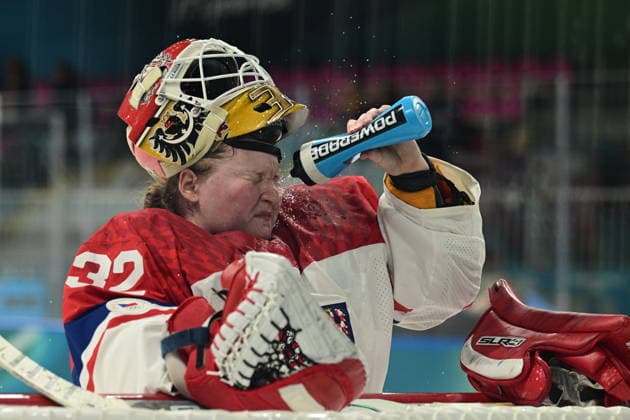Goalkeeper Julie Pejsova (CZE) refreshes herself during the women s Ice hockey, Eishockey match of Preliminary Round, Group A: Canada vs Czechia, at the Milano Cortina 2026 Winter Olympic Games, Olympische Spiele, Olympia, OS in Milan, Italy, on February 9, 2026. (CTKxPhoto MichalxKamaryt) CTKPhotoP2026020910114  CTKPhotoP2026020910114