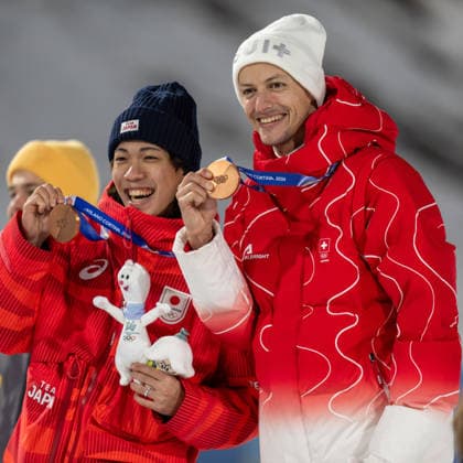 OLYMPICS - Winter Olympic Games, Olympische Spiele, Olympia, OS Milano Cortina 2026 VAL DI FIEMME,ITALY,09.FEB.26 - OLYMPICS, Ski jumping, Skispringen, Ski, nordisch - Winter Olympic Games Milano Cortina 2026, normal hill, men, individual, medal ceremony. Image shows Ren Nikaido (JPN) and Gregor Deschwanden (SUI) with their bronze medals.  GEPAxpictures xOliverxLerch