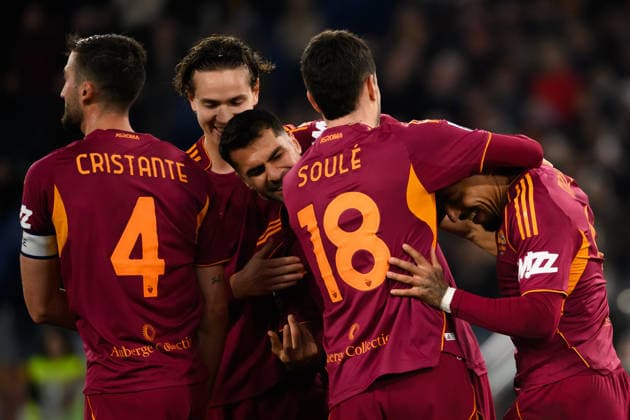 Donyell Malen of AS Roma celebrates with Matias Soule, Zeki Celik and team mates after scoring the goal of 2-0 during the Serie A 2025 2026 football match between AS Roma and Cagliari Calcio at Stadio Olimpico in Rome (Italy), February 9, 2026. AndreaxStaccioli