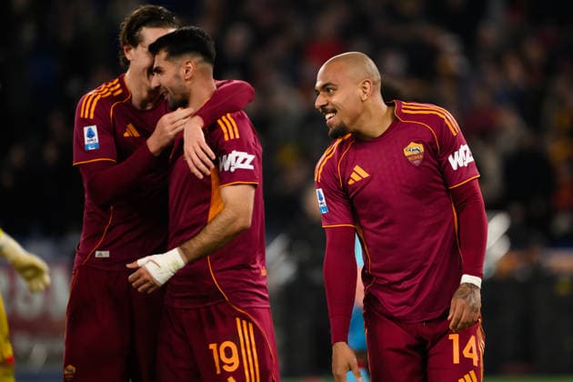 Donyell Malen of AS Roma celebrates with Daniele Ghilardi and Zeki Celik and team mates after scoring the goal of 2-0 during the Serie A 2025 2026 football match between AS Roma and Cagliari Calcio at Stadio Olimpico in Rome (Italy), February 9, 2026. AndreaxStaccioli