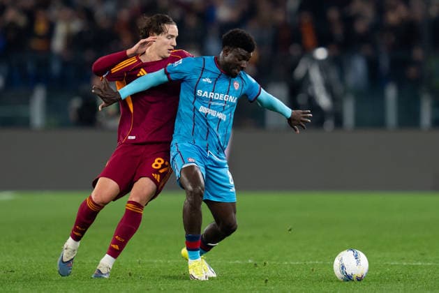 AS Roma v Cagliari Calcio - Serie A Enilive Daniele Ghilardi of AS Roma and Michel Ndary Adopo of Cagliari Calcio compete for the ball during the serie Serie A Enilive match between AS Roma and Cagliari Calcio at Stadio Olimpico on Febraury 9, 2026 in Rome, Italy Roma Stadio Olimpico Lazio Italy Copyright: xGiuseppexMaffiax SerieA_Roma-Cagliari_0902202601234