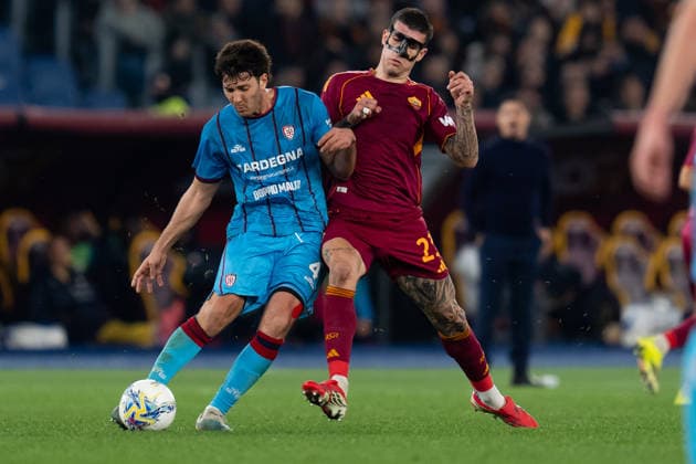 AS Roma v Cagliari Calcio - Serie A Enilive Luca Mazzitelli of Cagliari Calcio and Gianluca Mancini of AS Roma compete for the ball during the serie Serie A Enilive match between AS Roma and Cagliari Calcio at Stadio Olimpico on Febraury 9, 2026 in Rome, Italy Roma Stadio Olimpico Lazio Italy Copyright: xGiuseppexMaffiax SerieA_Roma-Cagliari_0902202602424