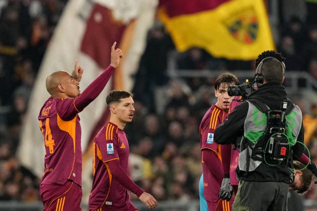 Donyell Malen of AS Roma celebrates after scoring the goal of 2-0 during the Serie A 2025 2026 football match between AS Roma and Cagliari Calcio at Stadio Olimpico in Rome (Italy), February 9, 2026. AntoniettaxBaldassarre