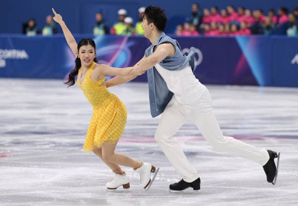 (260209) -- MILAN, Feb. 9, 2026 -- Wang Shiyue (L) Liu Xinyu of China compete during the rhythm dance of Figure skating, Eiskunstlauf ice dance competition at the Milan-Cortina 2026 Olympic Winter games, Winterspiele,Spiele, Summer games in Milan, Italy, Feb. 9, 2026. ) (MICO2026)ITALY-MILAN-OLYMPIC WINTER GAMES-FIGURE SKATING-ICE DANCE-RHYTHM DANCE ChenxYichen 