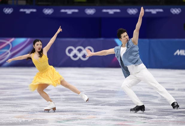 (260209) -- MILAN, Feb. 9, 2026 -- Wang Shiyue (L) Liu Xinyu of China compete during the rhythm dance of Figure skating, Eiskunstlauf ice dance competition at the Milan-Cortina 2026 Olympic Winter games, Winterspiele,Spiele, Summer games in Milan, Italy, Feb. 9, 2026. ) (MICO2026)ITALY-MILAN-OLYMPIC WINTER GAMES-FIGURE SKATING-ICE DANCE-RHYTHM DANCE ChenxYichen 