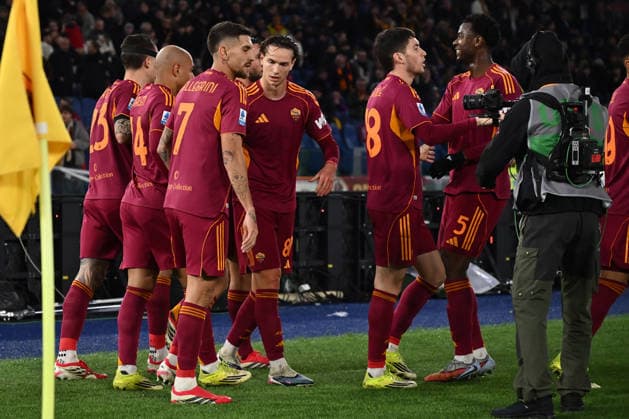 AS Roma v Cagliari Calcio - Serie A Donyell Malen of A.S. Roma celebrates after scoring the goal to make it 1-0 during the 24th day of the Serie A Championship between A.S. Roma and Cagliari Calcio at the Olympic Stadium in Rome, Italy, on February 9, 2026. Rome Italy Italy  Copyright: xDomenicoxCippitellix originalFilename:cippitelli-asromaca260209_npUWv.jpg