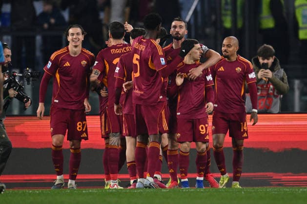 AS Roma v Cagliari Calcio - Serie A Donyell Malen of A.S. Roma celebrates after scoring the goal to make it 2-0 during the 24th day of the Serie A Championship between A.S. Roma and Cagliari Calcio at the Olympic Stadium in Rome, Italy, on February 9, 2026. Rome Italy Italy  Copyright: xDomenicoxCippitellix originalFilename:cippitelli-asromaca260209_npIOi.jpg