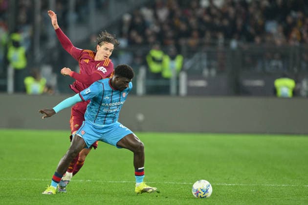 9th February 2026, Stadio Olimpico, Rome, Italy; Serie A Football; Roma versus Cagliari; Michel Ndary Adopo of Cagliari Calcio under pressure from Daniele Ghilardi of AS Roma  AllShotLive Content restricted for UK based newspaper