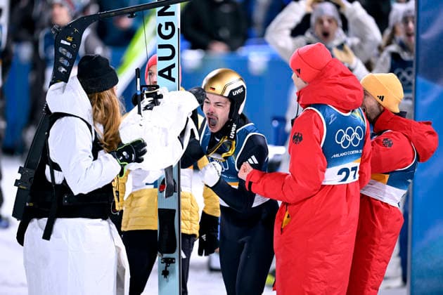 RAIMUND Philipp Team GER Olympiasieger Ski Springen der Maenner in Predazzo Olympics - Olympische Winterspiele 2026 Mailand - Cortina 06 - 22 Februar 2026 in Italien am 09.02.2026 in Predazzo *** RAIMUND Philipp Team GER Olympic Champion Mens Ski Jumping in Predazzo Olympics Olympic Winter Games 2026 Milan Cortina 06 22 February 2026 in Italy on 09 02 2026 in Predazzo Copyright: xx