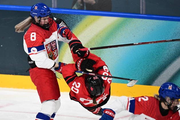 L-R Tereza Pistekova (CZE) and Sarah Nurse (CAN) in action during the women s Ice hockey, Eishockey match of Preliminary Round, Group A: Canada vs Czechia, at the Milano Cortina 2026 Winter Olympic Games, Olympische Spiele, Olympia, OS in Milan, Italy, on February 9, 2026. (CTKxPhoto MichalxKamaryt) CTKPhotoP2026020910918  CTKPhotoP2026020910918