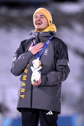 RAIMUND Philipp Team GER Olympiasieger bei der Siegerehrung Ski Springen der Maenner in Predazzo Olympics - Olympische Winterspiele 2026 Mailand - Cortina 06 - 22 Februar 2026 in Italien am 09.02.2026 in Predazzo *** RAIMUND Philipp Team GER Olympic Champion at the award ceremony Ski Jumping Men in Predazzo Olympics Olympic Winter Games 2026 Milan Cortina 06 22 February 2026 in Italy on 09 02 2026 in Predazzo Copyright: xx