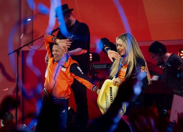 MILAN - Speed skater Jutta Leerdam during the ceremony at TeamNL Huis. Leerdam brought the Netherlands its first gold medal at the Milan Olympic Games, Olympische Spiele, Olympia, OS The 27-year-old skater won the 1000 meters in an Olympic record of 1:12.31 at the Milan Speed skating, Eisschnelllauf Stadium. ROBIN VAN LONKHUIJSEN ANP xVIxANPxSportx xxANPxIVx 550188661 originalFilename: 550188661.jpg