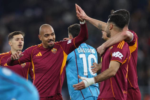 CALCIO - Serie A - AS Roma vs Cagliari Calcio Rome, Italy - February 9, 2026: Donyell Malen of Roma score the goal and celebrate with the teammates during the Serie A Enilive 2025-2026 football match between AS Roma vs Cagliari Calcio at Olympic Stadium. Rome Italy  Copyright: xIPAxSport ABACAx