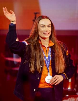 MILAN - Speed skater Femke Kok during the ceremony at the TeamNL House after winning silver in the 1000 meters at the Winter Olympics. SEM VAN DER WAL ANP xVIxANPxSportx xxANPxIVx 550189924 originalFilename: 550189924.jpg