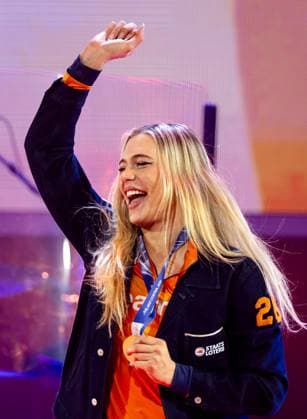 MILAN - Speed skater Jutta Leerdam during the ceremony at TeamNL Huis. Leerdam brought the Netherlands its first gold medal at the Milan Olympic Games, Olympische Spiele, Olympia, OS The 27-year-old skater won the 1000 meters in an Olympic record of 1:12.31 at the Milan Speed skating, Eisschnelllauf Stadium. SEM VAN DER WAL ANP xVIxANPxSportx xxANPxIVx 550190059 originalFilename: 550190059.jpg