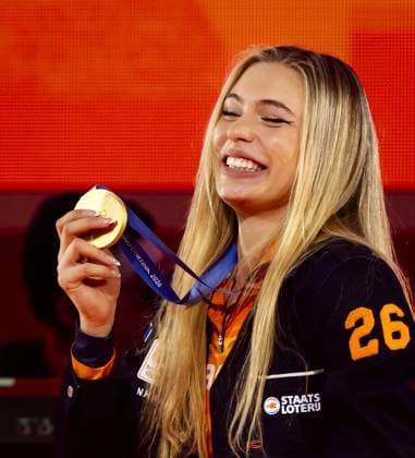 MILAN - Speed skater Jutta Leerdam during the ceremony at TeamNL Huis. Leerdam brought the Netherlands its first gold medal at the Milan Olympic Games, Olympische Spiele, Olympia, OS The 27-year-old skater won the 1000 meters in an Olympic record of 1:12.31 at the Milan Speed skating, Eisschnelllauf Stadium. SEM VAN DER WAL ANP xVIxANPxSportx xxANPxIVx 550190466 originalFilename: 550190466.jpg