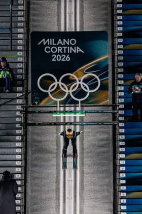Final and winning Jump of Philipp Raimund ( Deutschland ), Ski jumping, Skispringen, Ski, nordisch Men Normal Hill Milano Cortina 2026 Olympic Games, Olympische Spiele, Olympia, OS 09-02-2026 *** Final and winning Jump of Philipp Raimund Germany , Ski Jumping Men Normal Hill Milano Cortina 2026 Olympic Games 09 02 2026 Copyright: HMBxMedia MarcxNiemeyer