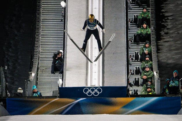 Final and winning Jump of Philipp Raimund ( Deutschland ), Ski jumping, Skispringen, Ski, nordisch Men Normal Hill Milano Cortina 2026 Olympic Games, Olympische Spiele, Olympia, OS 09-02-2026 *** Final and winning Jump of Philipp Raimund Germany , Ski Jumping Men Normal Hill Milano Cortina 2026 Olympic Games 09 02 2026 Copyright: HMBxMedia MarcxNiemeyer