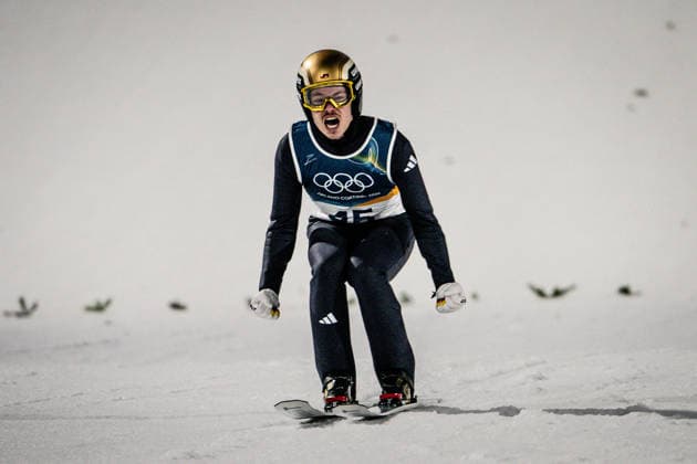Final and winning Jump of Philipp Raimund ( Deutschland ), Ski jumping, Skispringen, Ski, nordisch Men Normal Hill Milano Cortina 2026 Olympic Games, Olympische Spiele, Olympia, OS 09-02-2026 *** Final and winning Jump of Philipp Raimund Germany , Ski Jumping Men Normal Hill Milano Cortina 2026 Olympic Games 09 02 2026 Copyright: HMBxMedia MarcxNiemeyer