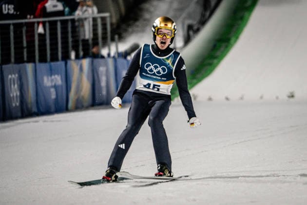 Final and winning Jump of Philipp Raimund ( Deutschland ), Ski jumping, Skispringen, Ski, nordisch Men Normal Hill Milano Cortina 2026 Olympic Games, Olympische Spiele, Olympia, OS 09-02-2026 *** Final and winning Jump of Philipp Raimund Germany , Ski Jumping Men Normal Hill Milano Cortina 2026 Olympic Games 09 02 2026 Copyright: HMBxMedia MarcxNiemeyer