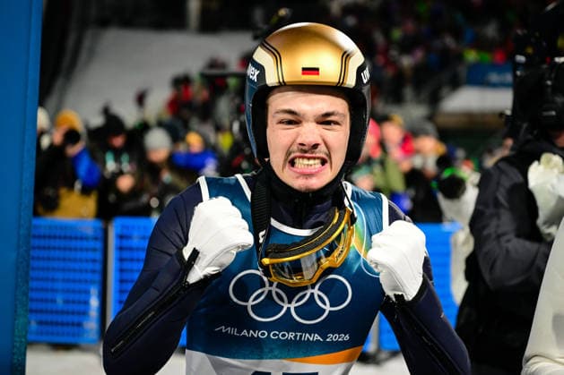 Philipp Raimund ( Deutschland ) celebrating his Gold Medal, Ski jumping, Skispringen, Ski, nordisch Men Normal Hill Milano Cortina 2026 Olympic Games, Olympische Spiele, Olympia, OS 09-02-2026 *** Philipp Raimund Germany celebrating his Gold Medal, Ski Jumping Men Normal Hill Milano Cortina 2026 Olympic Games 09 02 2026 Copyright: HMBxMedia MarcxNiemeyer