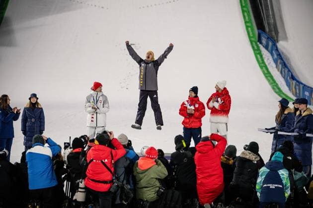 Philipp Raimund ( Deutschland ) celebrating his Gold Medal, Ski jumping, Skispringen, Ski, nordisch Men Normal Hill Milano Cortina 2026 Olympic Games, Olympische Spiele, Olympia, OS 09-02-2026 *** Philipp Raimund Germany celebrating his Gold Medal, Ski Jumping Men Normal Hill Milano Cortina 2026 Olympic Games 09 02 2026 Copyright: HMBxMedia MarcxNiemeyer