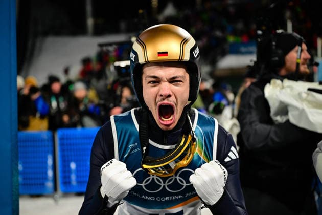 Philipp Raimund ( Deutschland ) celebrating his Gold Medal, Ski jumping, Skispringen, Ski, nordisch Men Normal Hill Milano Cortina 2026 Olympic Games, Olympische Spiele, Olympia, OS 09-02-2026 *** Philipp Raimund Germany celebrating his Gold Medal, Ski Jumping Men Normal Hill Milano Cortina 2026 Olympic Games 09 02 2026 Copyright: HMBxMedia MarcxNiemeyer