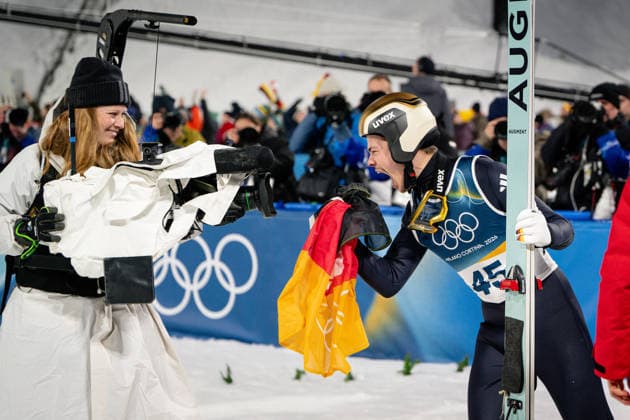Philipp Raimund ( Deutschland ) celebrating his Gold Medal, Ski jumping, Skispringen, Ski, nordisch Men Normal Hill Milano Cortina 2026 Olympic Games, Olympische Spiele, Olympia, OS 09-02-2026 *** Philipp Raimund Germany celebrating his Gold Medal, Ski Jumping Men Normal Hill Milano Cortina 2026 Olympic Games 09 02 2026 Copyright: HMBxMedia MarcxNiemeyer