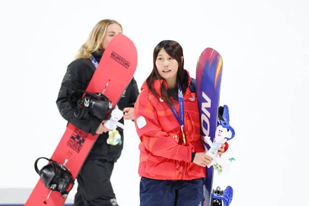 (L to R) Zoi SADOWSKI SYNNOTT (NZL), Kokomo Murase (JPN), FEBRUARY 9, 2026 - Snowboarding : Women s Big Air Medal ceremony during the Milano Cortina 2026 Olympic Winter games, Winterspiele,Spiele, Summer games at Livigno Snow Park in Livigno, Italy.  aflo_319143576