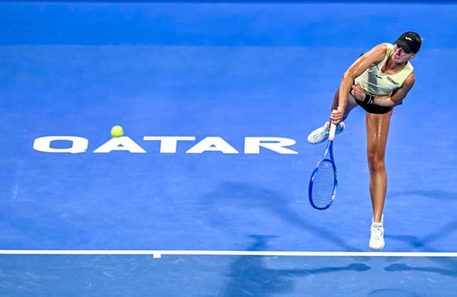 WTA, Tennis Damen QATAR TOTALENERGIES OPEN 2026-ROUND OF 32 Magda Linette of Poland competes in her Round of 32 match against Mirra Andreeva of Russia during the WTA Qatar TotalEnergies Open 2026 tennis tournament at the Khalifa International Tennis Complex in Doha, Qatar, on February 9, 2026. DOHA Qatar Copyright: xNOUSHADx