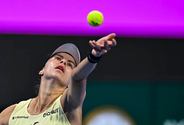 WTA, Tennis Damen QATAR TOTALENERGIES OPEN 2026-ROUND OF 32 Magda Linette of Poland competes in her Round of 32 match against Mirra Andreeva of Russia during the WTA Qatar TotalEnergies Open 2026 tennis tournament at the Khalifa International Tennis Complex in Doha, Qatar, on February 9, 2026. DOHA Qatar Copyright: xNOUSHADx