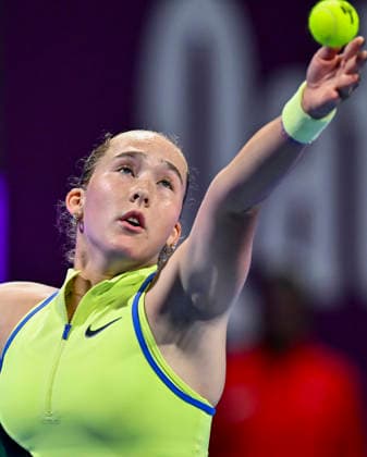 WTA, Tennis Damen QATAR TOTALENERGIES OPEN 2026-ROUND OF 32 Mirra Andreeva of Russia competes in her Round of 32 match against Magda Linette of Poland during the WTA Qatar TotalEnergies Open 2026 tennis tournament at the Khalifa International Tennis Complex in Doha, Qatar, on February 9, 2026. DOHA Qatar Copyright: xNOUSHADx