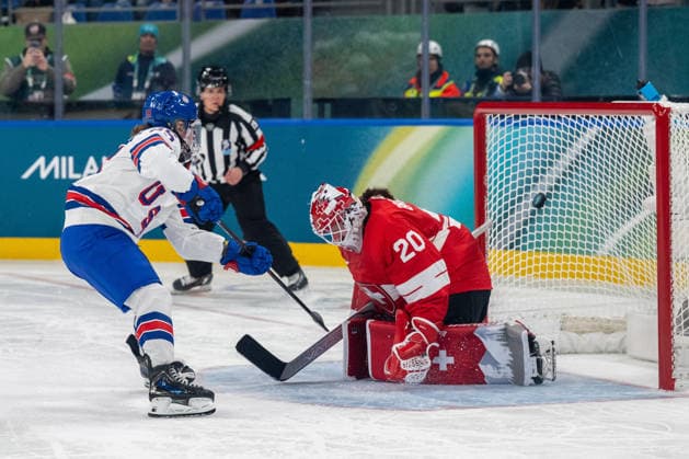February 9, 2026, Milan, Lombardy, Italy: ALEX CARPENTER of Team USA scores a goal in the 3rd period in a USA vs. Switzerland women s Ice hockey, Eishockey game at the 2026 Milano Cortina Winter Olympics at Milano Santaguilia Ice Hockey Arena. The USA won 5-0. Olympics 2026: Milano Cortina: Ice Hockey Women s USA 5:0 Switzerland  - ZUMAh234 20260209_oly_h234_001 Copyright: xMarkxEdwardxHarrisx
