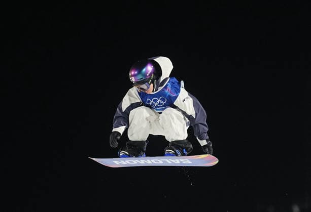 Momo Suzuki (Japan) competes during the Women s Big Air Snowboard competition on Day 3 of the Milano Cortina 2026 Winter Olympic Games, Olympische Spiele, Olympia, OS at Livigno Snow Park on February 9, 2026 in Livigno, Italy. Thor Wegner DeFodi Images (Photo by DeFodi Images) - *** Momo Suzuki Japan competes during the Women s Big Air Snowboard competition on Day 3 of the Milano Cortina 2026 Winter Olympic games at Livigno Snow Park on February 9, 2026 in Livigno, Italy Thor Wegner DeFodi Images Photo by DeFodi Images