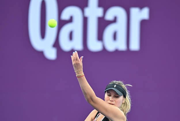 WTA, Tennis Damen Qatar Total Energies Open round of 64 in Doha, Qatar - 09 Feb 2026 Sofia Kenin of the United States seen in action with Qinwen Zheng of China (not in view) during their round of 64 match at the WTA Qatar TotalEnergies Open 2026 tennis tournament at the Khalifa International Tennis Complex. Qinwen Zheng won Sofia Kenin 4-6, 6-1, 6-2 Doha Qatar Copyright: xNoushadxVariyattiyakkalx xSOPAxImagesx NVRITYAKAL2-36