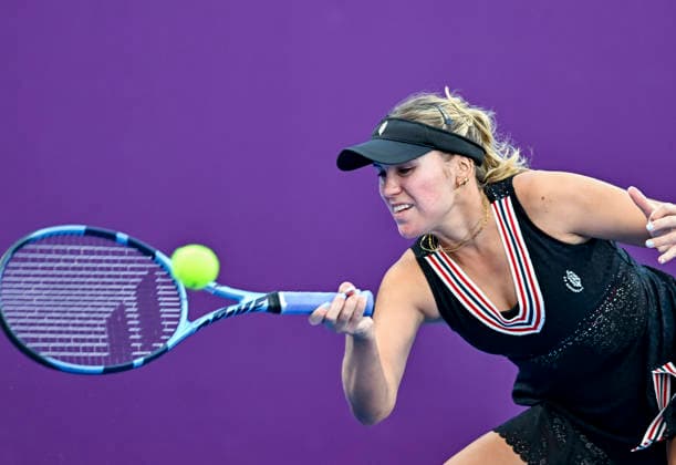WTA, Tennis Damen Qatar Total Energies Open round of 64 in Doha, Qatar - 09 Feb 2026 Sofia Kenin of the United States seen in action with Qinwen Zheng of China (not in view) during their round of 64 match at the WTA Qatar TotalEnergies Open 2026 tennis tournament at the Khalifa International Tennis Complex. Qinwen Zheng won Sofia Kenin 4-6, 6-1, 6-2 Doha Qatar Copyright: xNoushadxVariyattiyakkalx xSOPAxImagesx NVRITYAKAL2-38