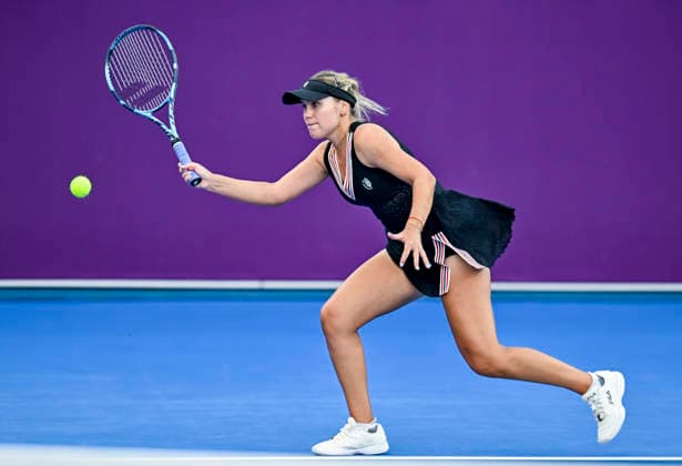 February 9, 2026, Doha, Qatar: Sofia Kenin of the United States seen in action with Qinwen Zheng of China (not in view) during their round of 64 match at the WTA, Tennis Damen Qatar TotalEnergies Open 2026 tennis tournament at the Khalifa International Tennis Complex. Qinwen Zheng won Sofia Kenin 4-6, 6-1, 6-2 Doha Qatar - ZUMAs197 20260209_aaa_s197_153 Copyright: xNoushadxVariyattiyakkalx
