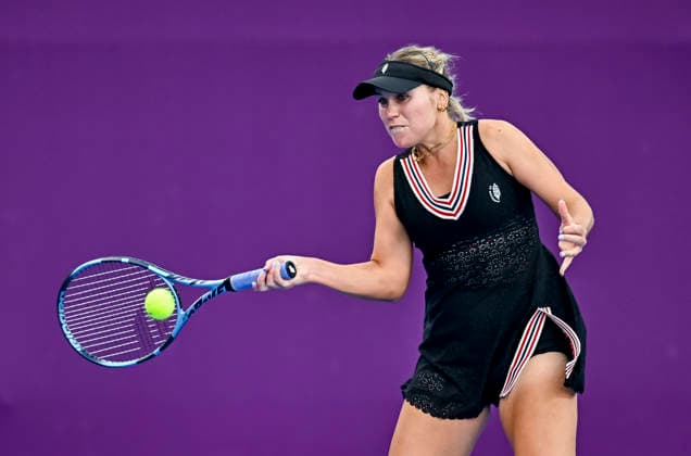 February 9, 2026, Doha, Qatar: Sofia Kenin of the United States seen in action with Qinwen Zheng of China (not in view) during their round of 64 match at the WTA, Tennis Damen Qatar TotalEnergies Open 2026 tennis tournament at the Khalifa International Tennis Complex. Qinwen Zheng won Sofia Kenin 4-6, 6-1, 6-2 WTA Qatar Total Energies Open Round Of 64 In Doha, Qatar - 09 Feb 2026  - ZUMAs197 20260209_aaa_s197_152 Copyright: xNoushadxVariyattiyakkalx