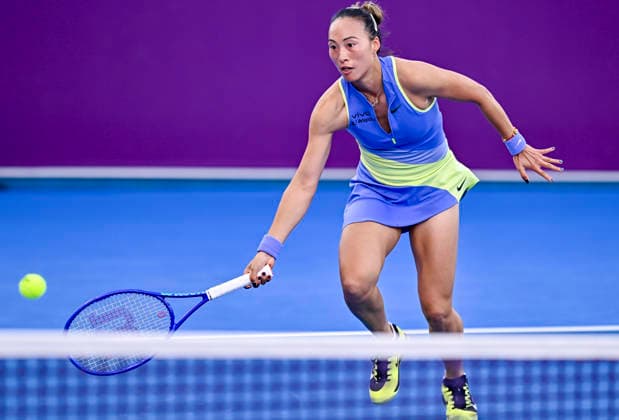 February 9, 2026, Doha, Qatar: Qinwen Zheng of China seen in action with Sofia Kenin of the United States (Not in view) during their round of 64 match at the WTA, Tennis Damen Qatar TotalEnergies Open 2026 tennis tournament at the Khalifa International Tennis Complex. Qinwen Zheng won Sofia Kenin 4-6, 6-1, 6-2 Doha Qatar - ZUMAs197 20260209_aaa_s197_161 Copyright: xNoushadxVariyattiyakkalx