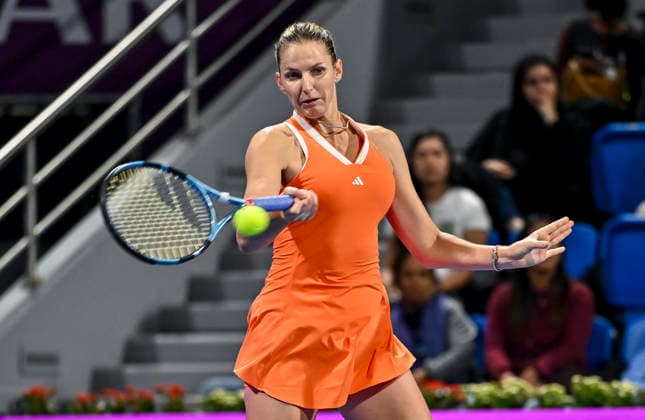WTA, Tennis Damen Qatar TotalEnergies Open 2026-round of 32 in Doha - 09 Feb 2026 Karolina Pliskova of the Czech Republic plays against Amanda Anisimova of the United States (Not in picture) during their round of 32 match at the WTA Qatar TotalEnergies Open 2026 tennis tournament at the Khalifa International Tennis Complex. Karolina Pliskova won the match after Amanda Anisimova retired, with the score 7-5, 6-7, 4-1. Doha Qatar Copyright: xNoushadxVariyattiyakkalx xSOPAxImagesx NVRITYAKAL3-026