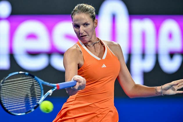 February 9, 2026, Doha, Qatar: Karolina Pliskova of the Czech Republic plays against Amanda Anisimova of the United States (Not in picture) during their round of 32 match at the WTA, Tennis Damen Qatar TotalEnergies Open 2026 tennis tournament at the Khalifa International Tennis Complex. Karolina Pliskova won the match after Amanda Anisimova retired, with the score 7-5, 6-7, 4-1. WTA Qatar TotalEnergies Open 2026-Round Of 32 In Doha - 09 Feb 2026  - ZUMAs197 20260209_aaa_s197_187 Copyright: xNoushadxVariyattiyakkalx