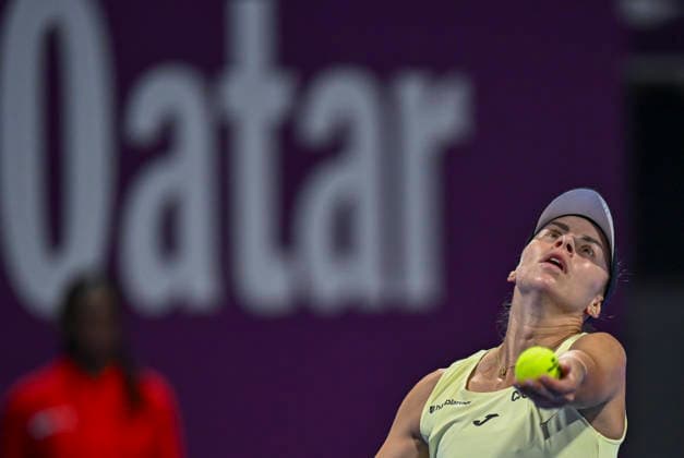 February 9, 2026, Doha, Qatar: Magda Linette of Poland plays against Mirra Andreeva of Russia (Not in picture) during their round of 32 match at the WTA, Tennis Damen Qatar TotalEnergies Open 2026 tennis tournament at the Khalifa International Tennis Complex. .? Mirra Andreeva won against Magda Linette 7-6,6-1. Doha Qatar - ZUMAs197 20260209_aaa_s197_281 Copyright: xNoushadxVariyattiyakkalx