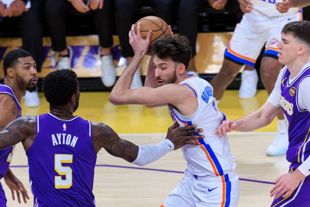 February 9, 2026, Los Angeles, California, USA: Chet Holmgren 7 of the Oklahoma City Thunder drives between Jake LaRavia 12 and Deandre Ayton 5 of the Los Angeles Lakers during their regular season NBA, Basketball Herren, USA game on Monday February 9, 2026 at Crypto.com Arena in Los Angeles, California. ARIANA RUIZ PI Lakers Vs. Thunder  - ZUMAp124 20260209_zaa_p124_005 Copyright: xArianaxRuizx