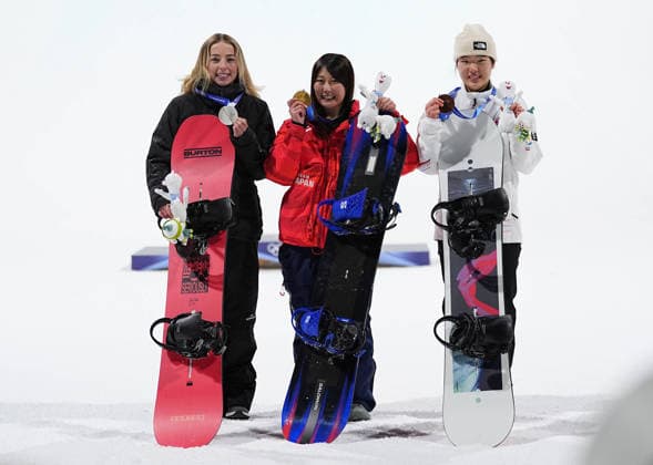 260209 -- LIVIGNO, Feb. 9, 2026 -- Gold medalist Murase Kokomo C of Japan, silver medalist Zoi Sadowski Synnott L of New Zealand and bronze medalist Yu Seungeun of South Korea pose for a photo during the awarding ceremony of the snowboard women s big air at the Milan-Cortina 2026 Olympic Winter games, Winterspiele,Spiele, Summer games in Livigno, Italy, Feb. 9, 2026. MICO2026ITALY-LIVIGNO-OLYMPIC WINTER GAMES-SNOWBOARD-WOMEN S BIG AIR-FINAL WuxHuiwo  (MICO2026)ITALY-LIVIGNO-OLYMPIC WINTER GAMES-SNOWBOARD-WOMEN S BIG AIR-FINAL IMAGO WuxHuiwo  imago images 0847199559