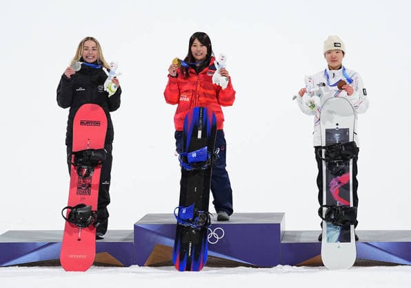 260209 -- LIVIGNO, Feb. 9, 2026 -- Gold medalist Murase Kokomo C of Japan, silver medalist Zoi Sadowski Synnott L of New Zealand and bronze medalist Yu Seungeun of South Korea pose for a photo during the awarding ceremony of the snowboard women s big air at the Milan-Cortina 2026 Olympic Winter games, Winterspiele,Spiele, Summer games in Livigno, Italy, Feb. 9, 2026. MICO2026ITALY-LIVIGNO-OLYMPIC WINTER GAMES-SNOWBOARD-WOMEN S BIG AIR-FINAL WuxHuiwo  (MICO2026)ITALY-LIVIGNO-OLYMPIC WINTER GAMES-SNOWBOARD-WOMEN S BIG AIR-FINAL IMAGO WuxHuiwo  imago images 0847199562