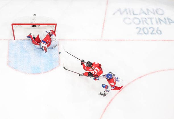 (260210) -- MILAN, Feb. 10, 2026 -- Sarah Nurse(C) of Canada shoots during the Ice hockey, Eishockey women s preliminary round group A match between Canada and the Czech Republic at the Milan-Cortina 2026 Olympic Winter games, Winterspiele,Spiele, Summer games in Milan, Italy, Feb. 9, 2026. ) (MICO2026) ITALY-MILAN-OLYMPIC WINTER GAMES-ICE HOCKEY-WOMEN-PRELIMINARY-CAN VS CZE SunxFei 
