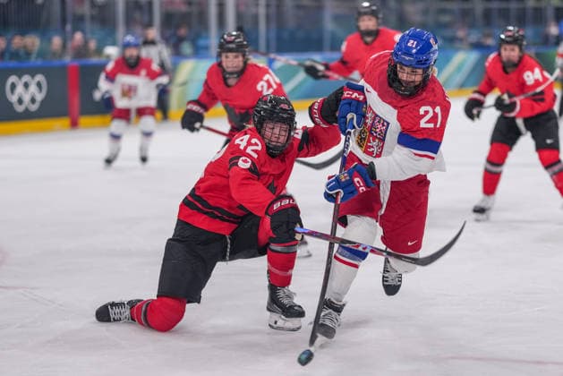 (260210) -- MILAN, Feb. 10, 2026 -- Tereza Vanisova(front R) of the Czech Republic breaks through during the Ice hockey, Eishockey women s preliminary round group A match between Canada and the Czech Republic at the Milan-Cortina 2026 Olympic Winter games, Winterspiele,Spiele, Summer games in Milan, Italy, Feb. 9, 2026. ) (MICO2026) ITALY-MILAN-OLYMPIC WINTER GAMES-ICE HOCKEY-WOMEN-PRELIMINARY-CAN VS CZE SunxFei 